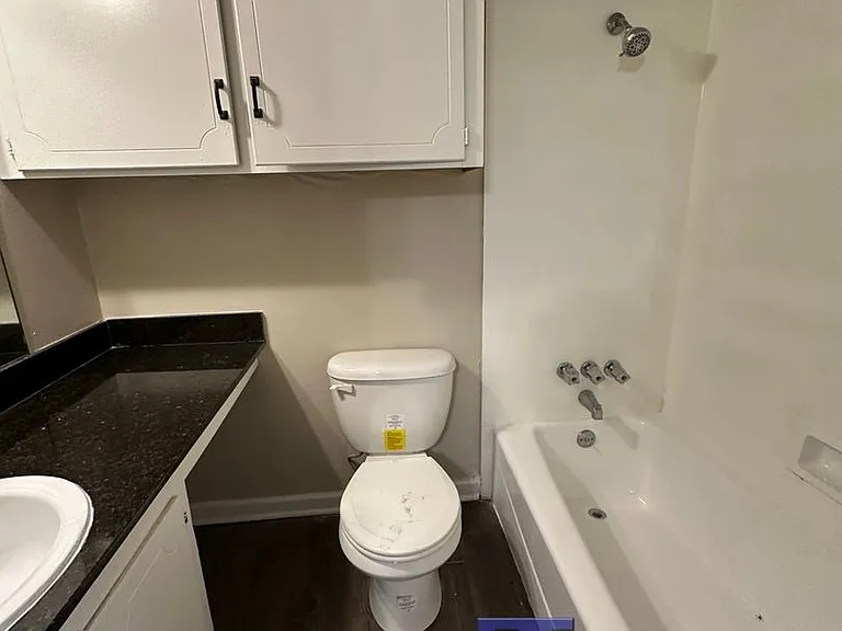 Grand Oaks Apartment Homes — Photo 17