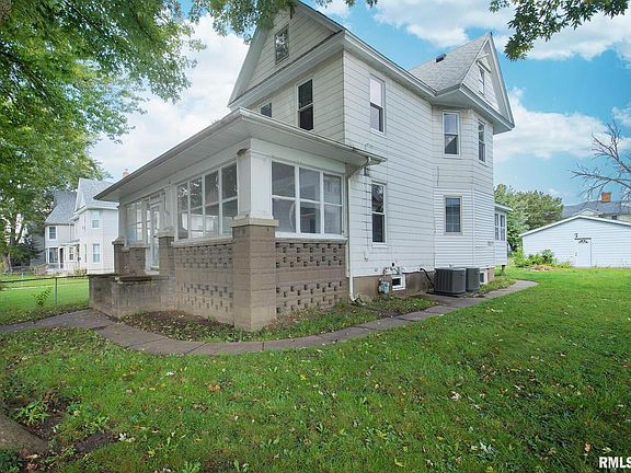 2nd image of 610 W 15th St