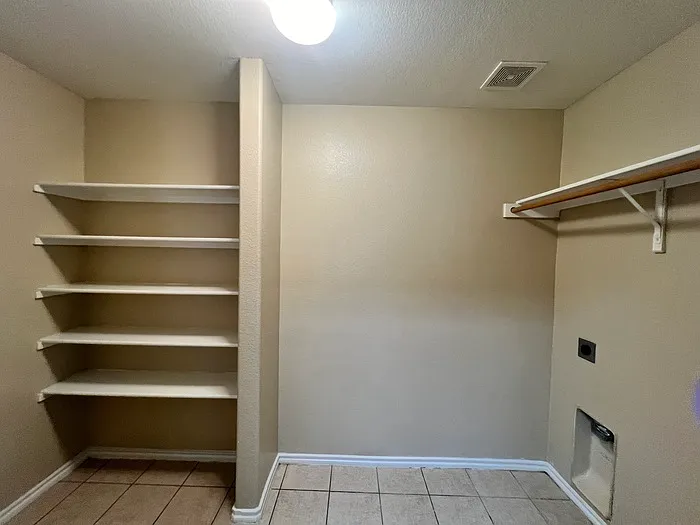 3 bed, 2.0 bath, 1735 sqft, $1,925 — Photo 4