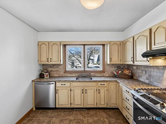 5th image of 214 Alps Road #31