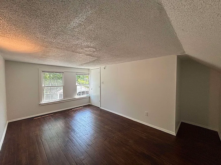 378 N Highland St — Photo 14