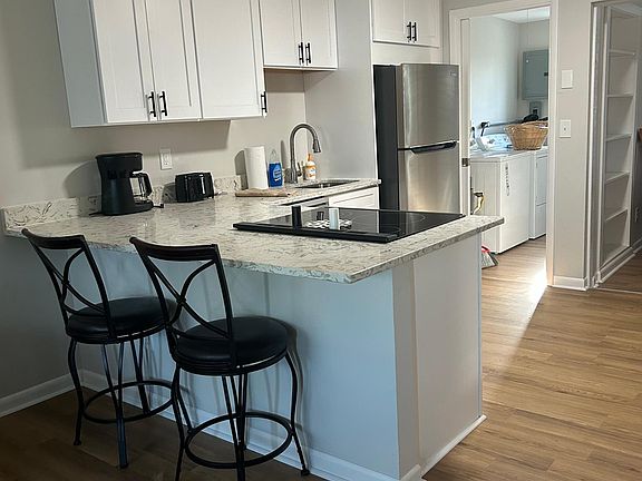 2nd image of 423 SE Parkway Dr