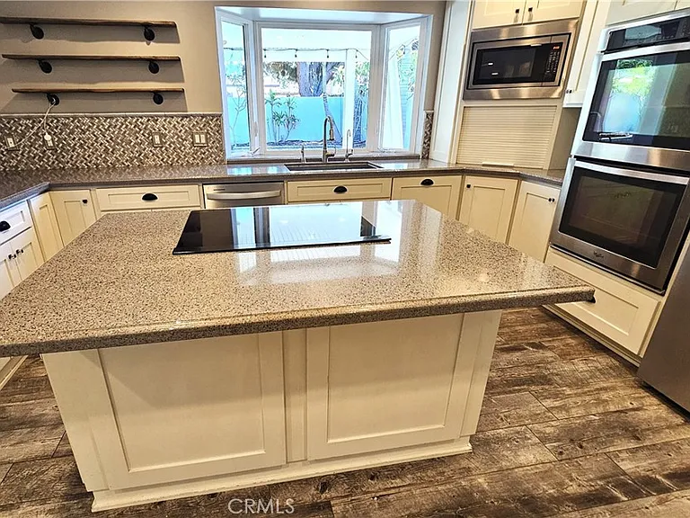1124 W Woodcrest Ave — Photo 6
