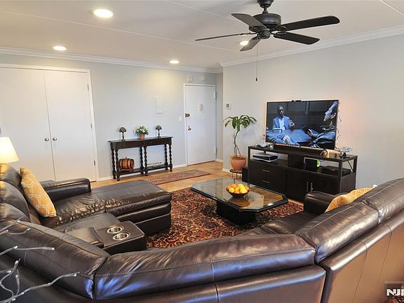 5th image of 250 Gorge Rd APT 28I