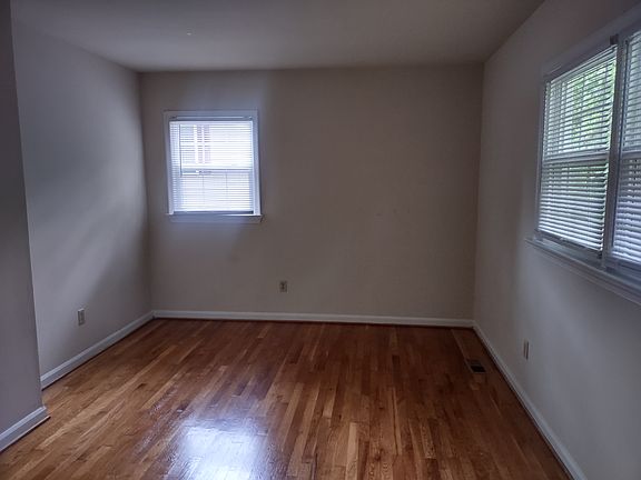 5th image of 94 Rexford Dr