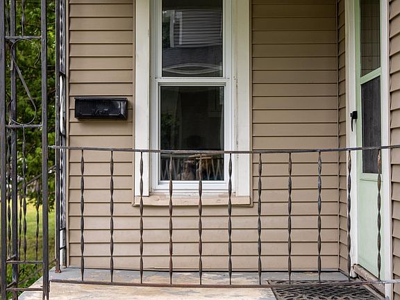 5th image of 118 N Oak St