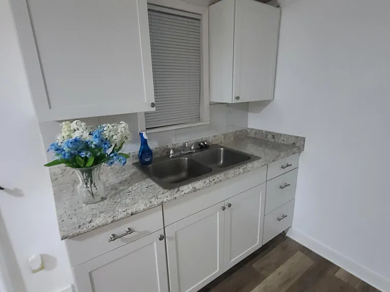 505 Leblanc St — Photo 16
