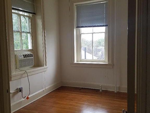 5th image of 10 Stanley Dr APT 1
