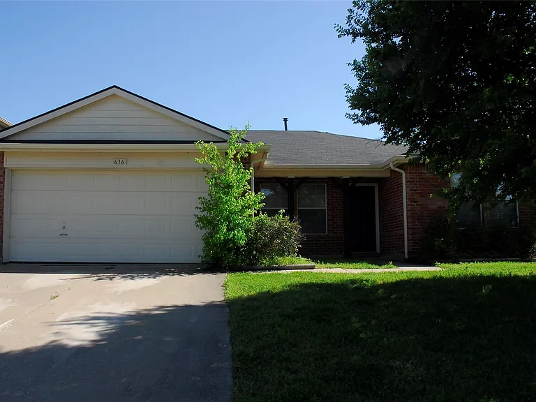 616 Alcove Dr — Photo 1
