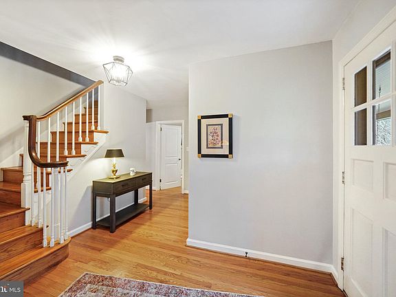 5th image of 803 Potter Dr