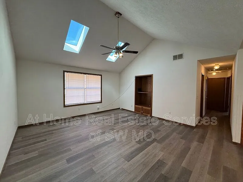 2 bed, 2.0 bath, 1285 sqft, $1,180 — Photo 2