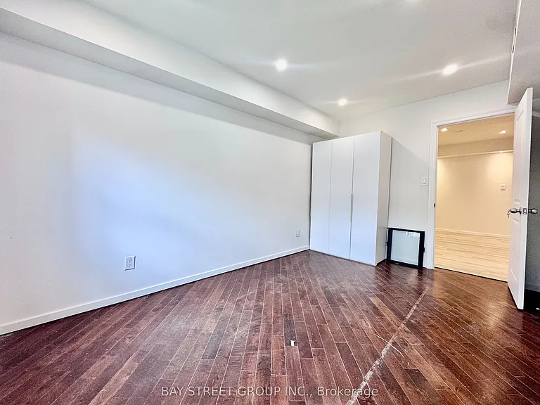 373 Eglinton Ave W #2 — Photo 4