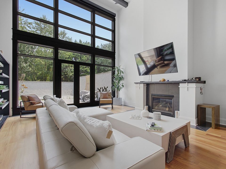 1st image of 1168 Andalusian Way