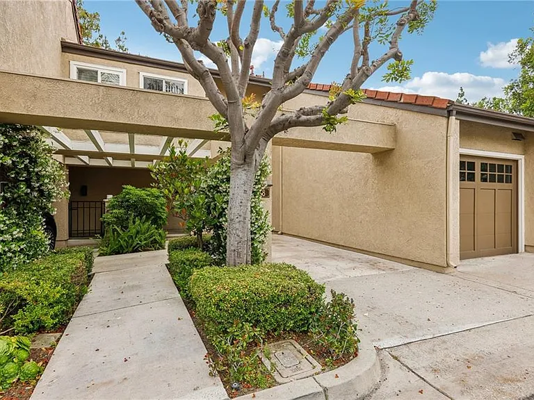 78 Stanford Ct #39 — Photo 2