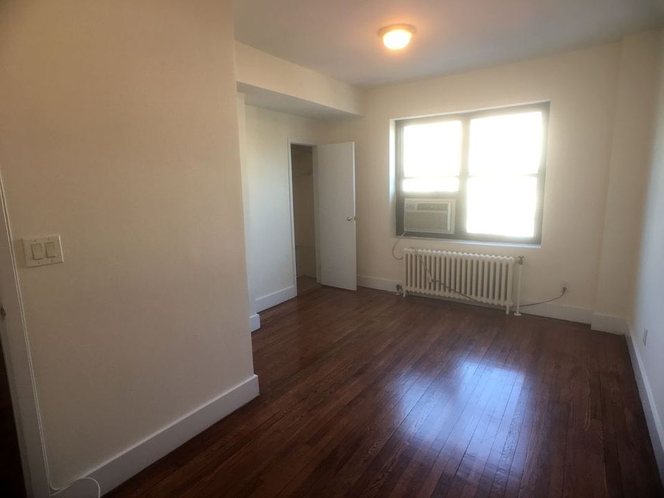 1st image of 11 Waverly Pl #12K