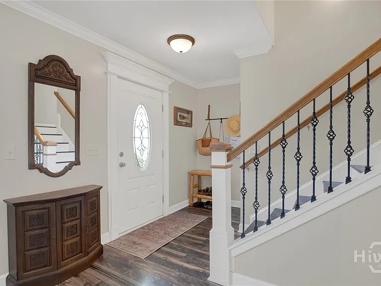 384 Manchester Ct — Photo 5