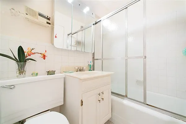 Sold by R New York | media 11