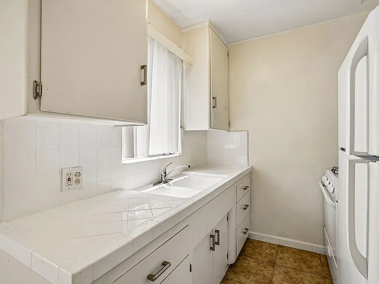 3867 Potomac Ave. — Photo 19