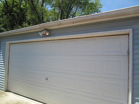 3rd image of 714 Lincolnwood Dr