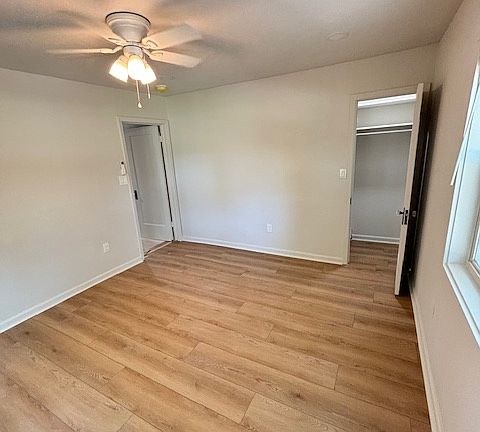 Bedroom Walkin Closet