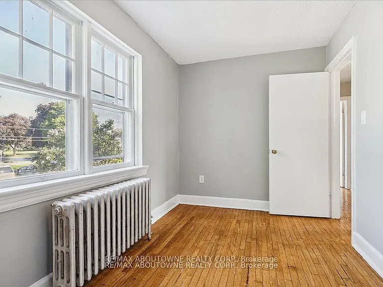 133 N Service Rd E #6 — Photo 13