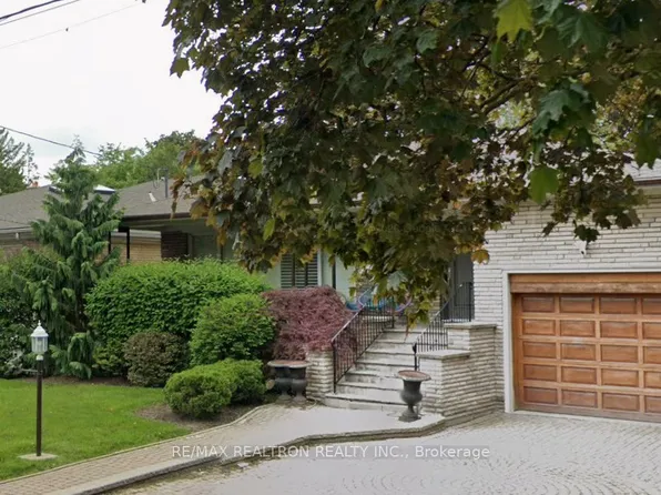 3 Reddick Ct, Toronto, ON M6B 2S1