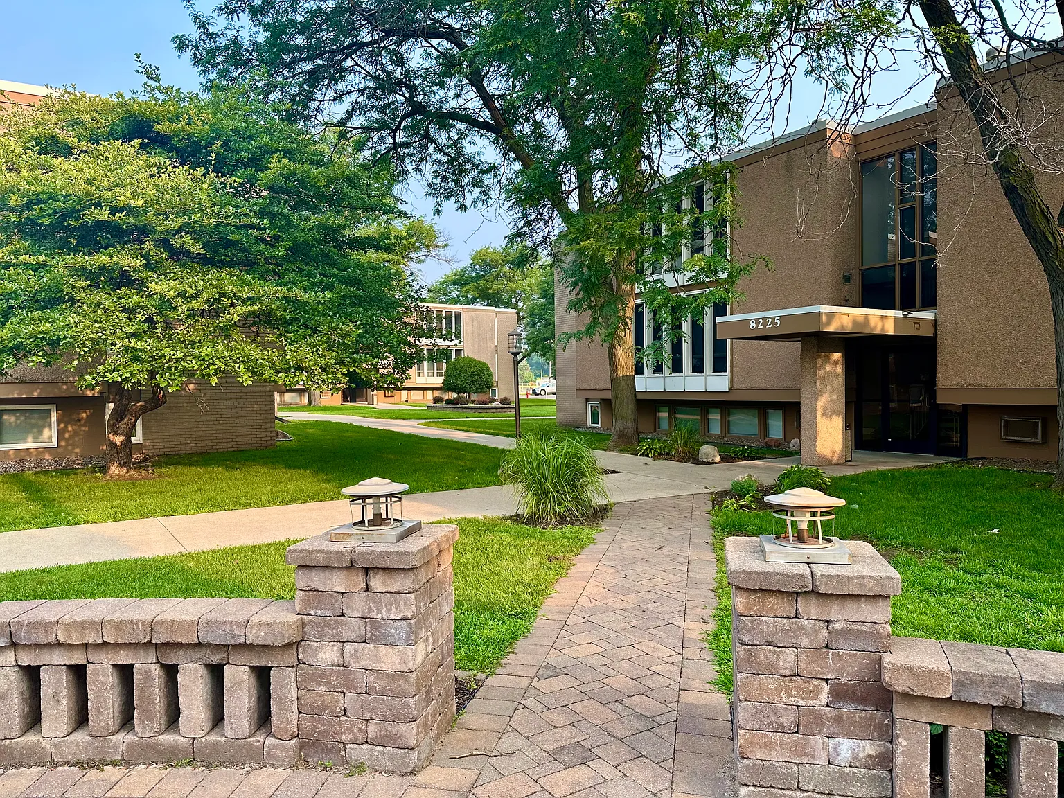 Aquila Court — Photo 4