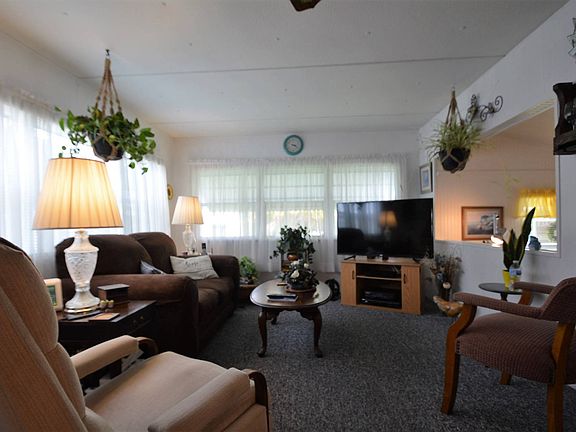 2nd image of 461 Holiday Blvd