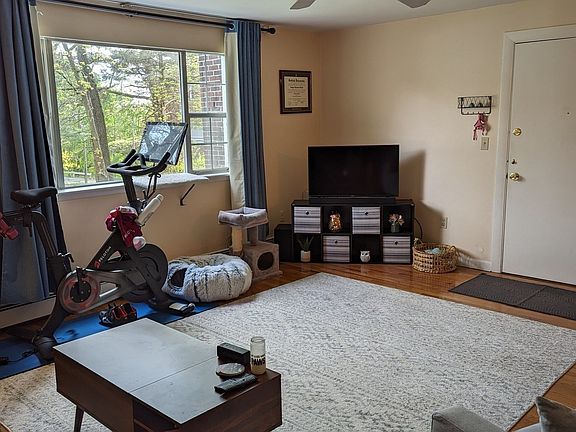 2nd image of 47 Jacqueline Rd #3