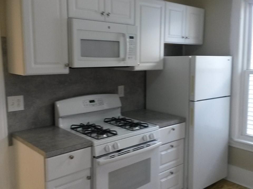 Kitchen - Gas stove and Mircowave