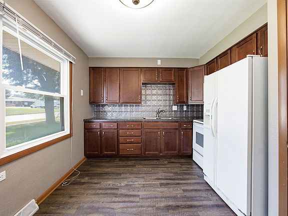 5th image of 2902 Johnson Ave NW