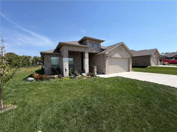 7557 McCormick Dr, Shawnee, KS 66227
