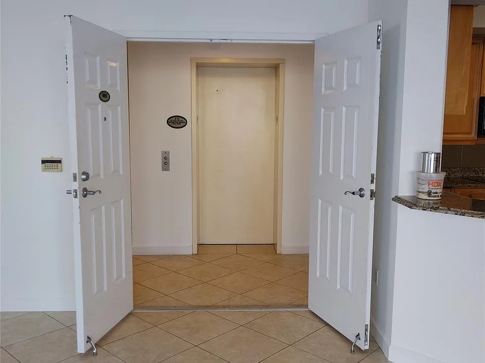 100 S Birch Rd #1005D