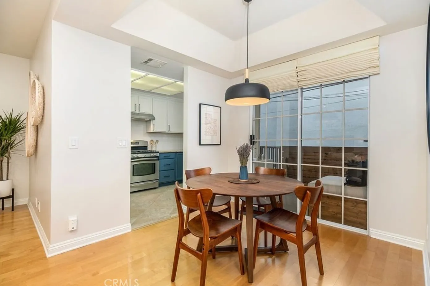 945 N Hudson Ave — Photo 3
