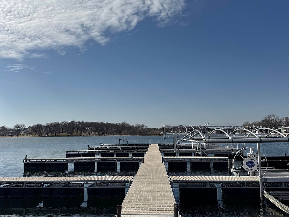 1st image of 449 Lake St #15