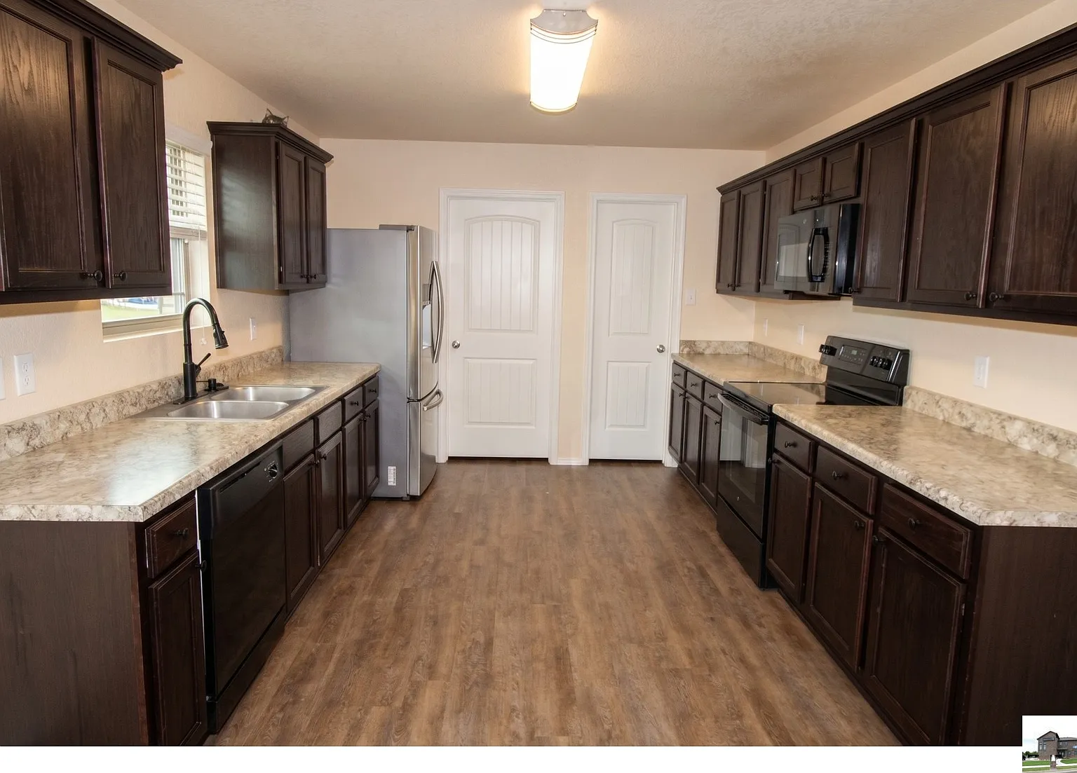 3 bed, 2.0 bath, 2132 sqft, $1,695 — Photo 3