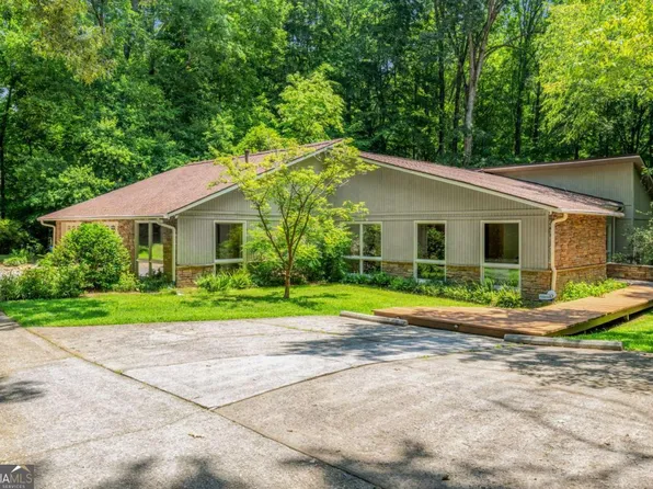 1690 Trotters Ln, Stone Mountain, GA 30087