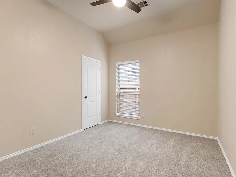 8710 White Crown — Photo 20