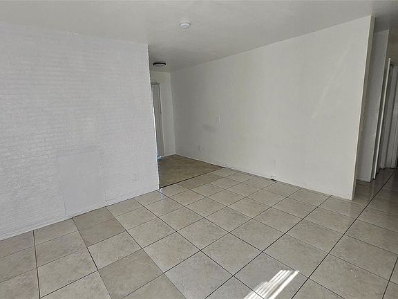 2nd image of 16951 NE 18th Ave N