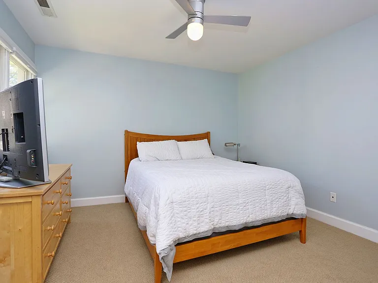 323 Columbia Pl NE — Photo 8