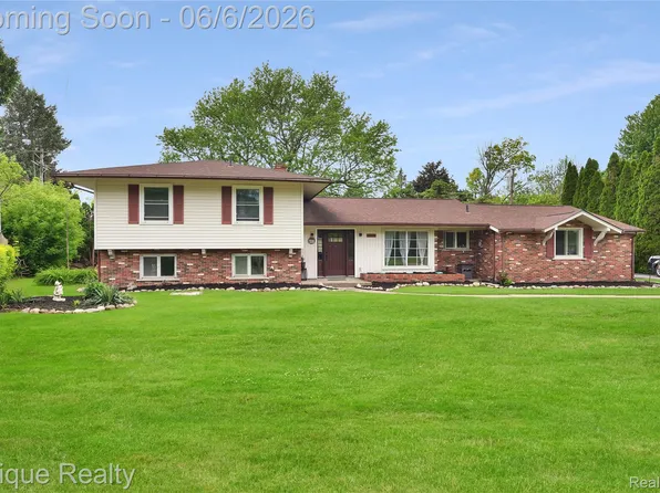 38243 Jonathan St, Clinton Township, MI 48036