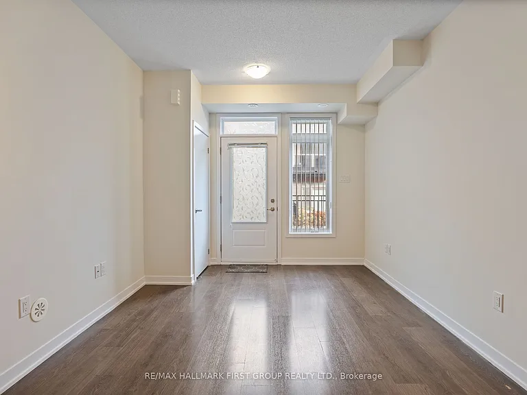 60 Orchid Place Dr #8 — Photo 4