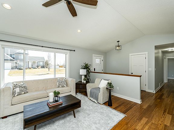 4th image of 2321 Red Pine Ave SW