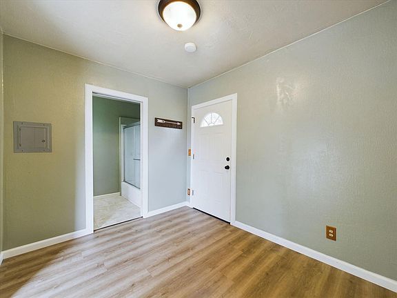 4th image of 2104 Pine St Unit B