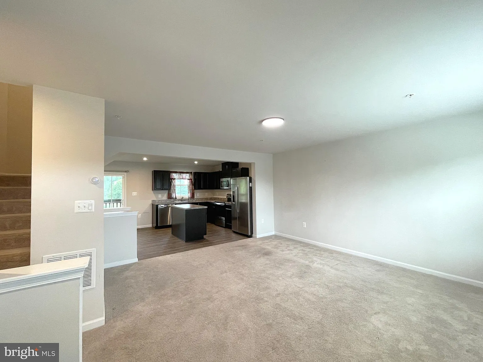 3 bed, 2.5 bath, 1220 sqft, $2,150 — Photo 3