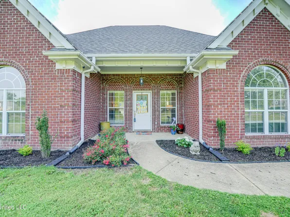 210 Moore Loop, Byhalia, MS 38611