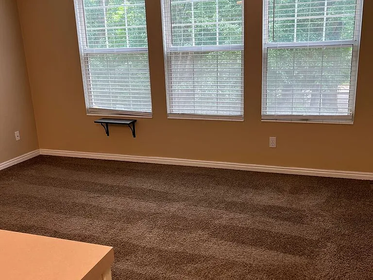 1076 Canyon Rd — Photo 17