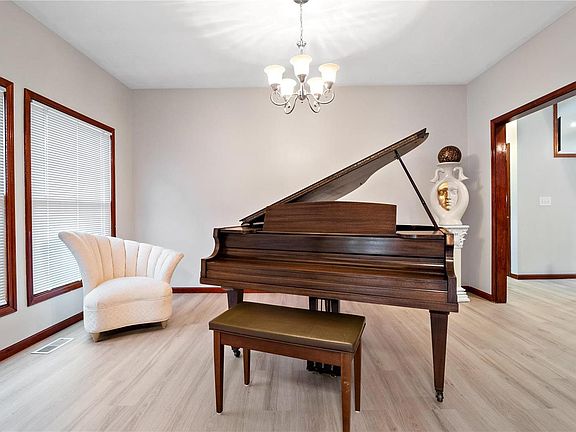5th image of 18909 Dalton View Ct