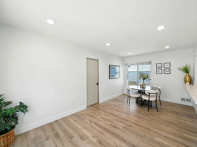 1472 Loma Ln — Photo 14