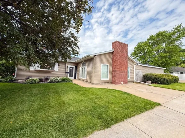 1211 N Garfield St, Lexington, NE 68850